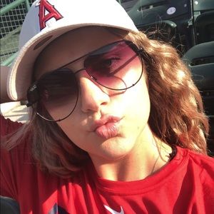 Meet your Posher, Julia